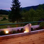 Schwarzwald-ferienwohnung Mit Panorama Und Pool Апартаменты *